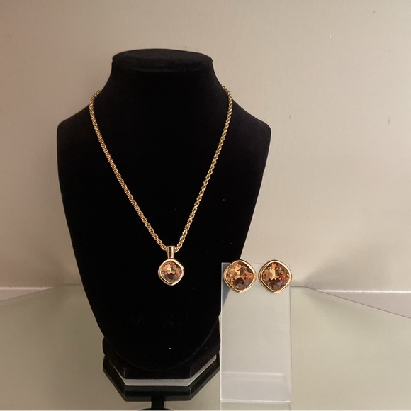 Elegant Dior Gold and Topaz Rhinestone Jewelry Set - Picture 1 of 2
